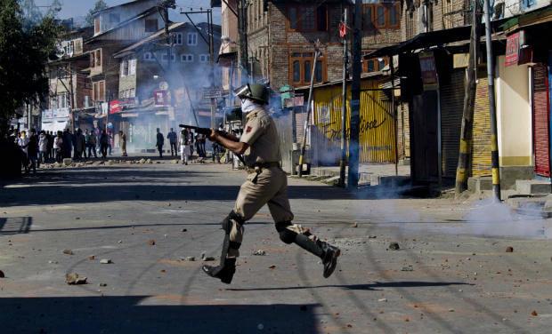 Day 14: Strict curfew, communication clampdown continue fin Valley